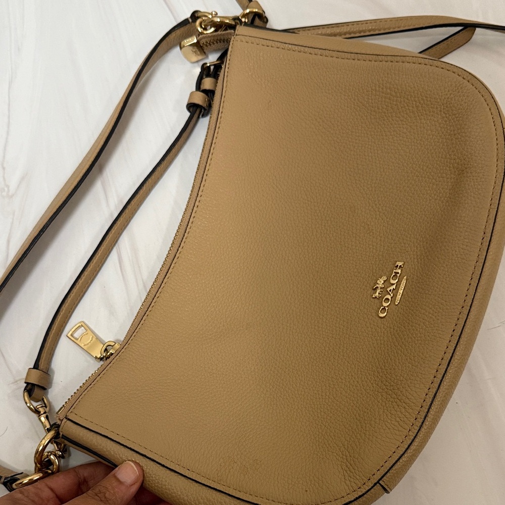 Vintage Coach Tan Leather Shoulder Bag - Picture 3 of 7